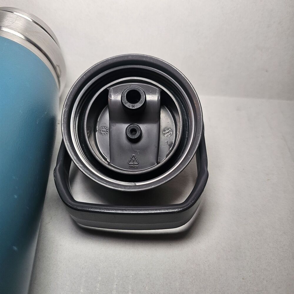 Stanley The Go Flip Straw Water Bottle 22 OZ Blue/Green - Picture 8 of 9